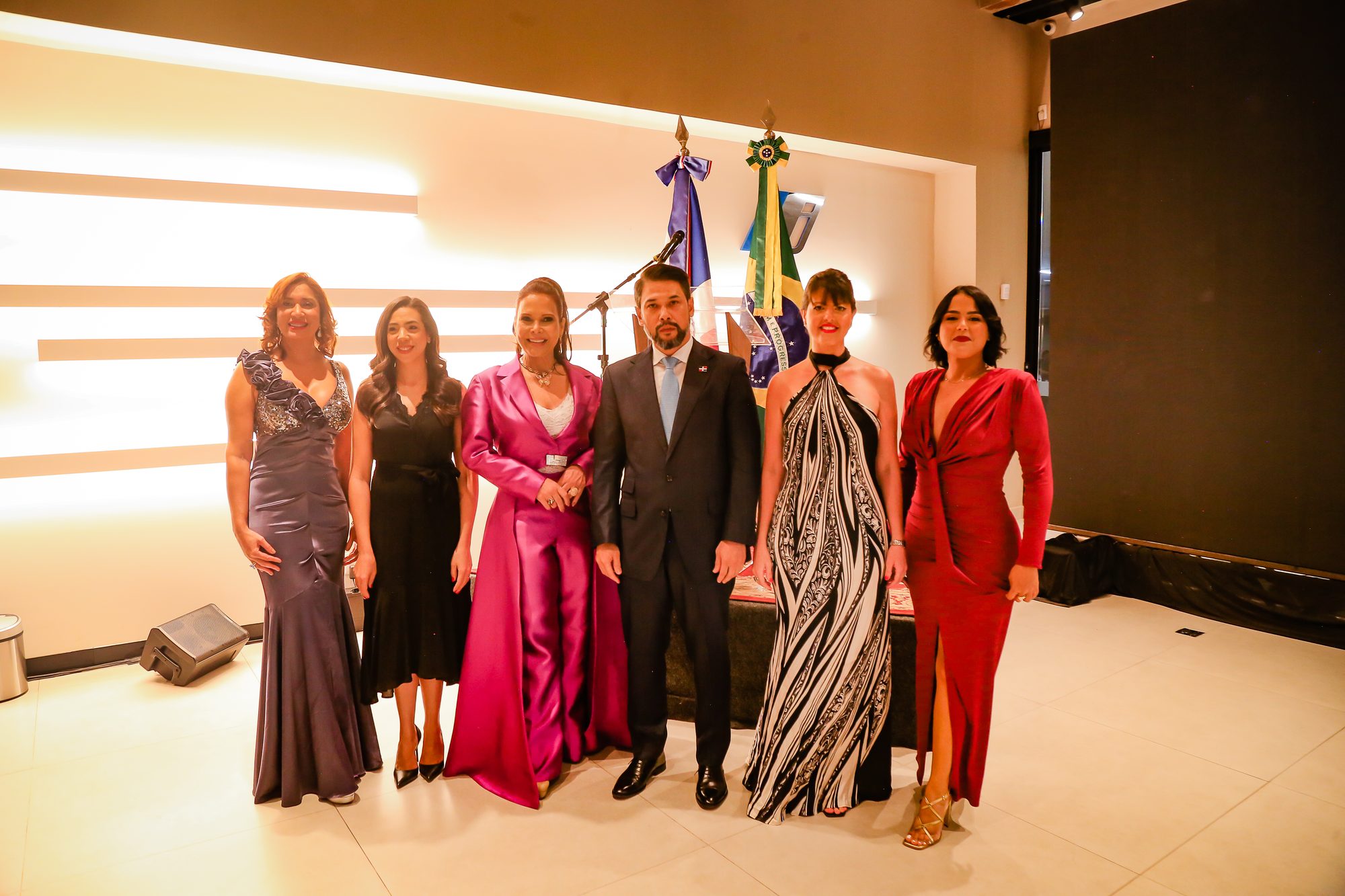 Encontro do GCCM · chefes de missão diante das bandeiras