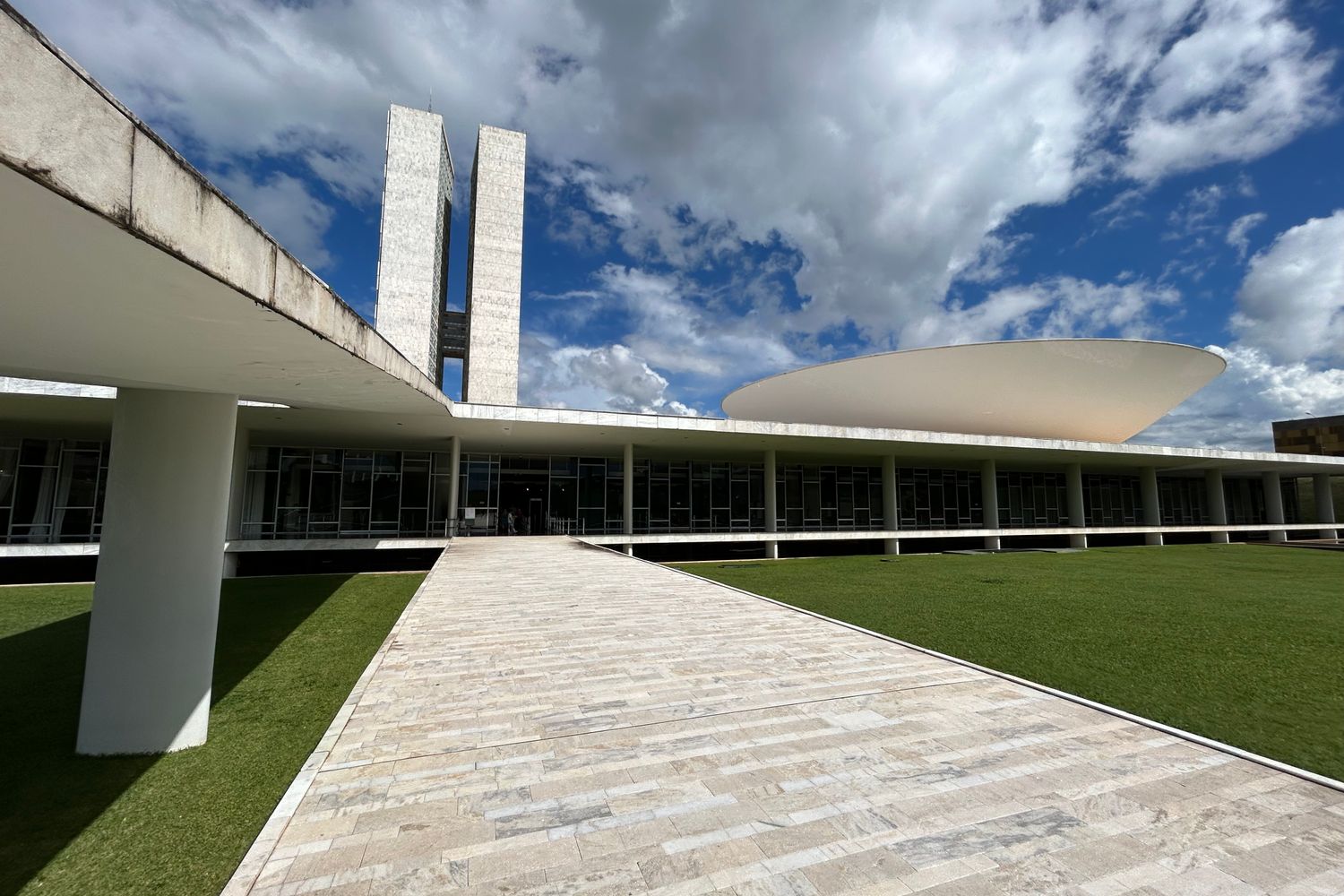 Vida diplomática em Brasília · paisagem editorial